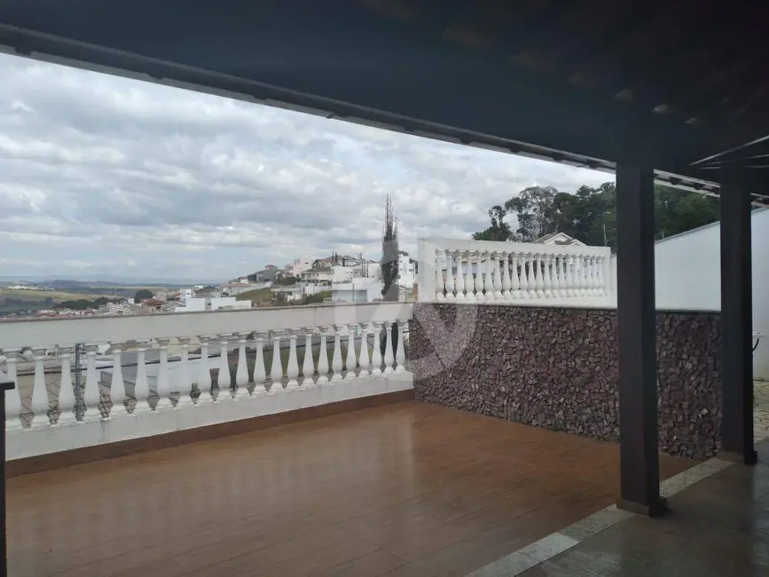 Foto 2 de Casa com 4 quartos à venda, 300m2 em Colinas de Santa Bárbara, Pouso Alegre - MG