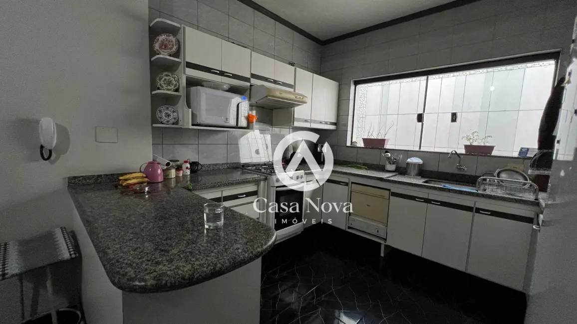 Apartamento com 3 quartos à venda, 182m2 em Centro, Pouso Alegre - MG - imagem 4 Foto 4 de Apartamento com 3 quartos à venda, 182m2 em Centro, Pouso Alegre - MG