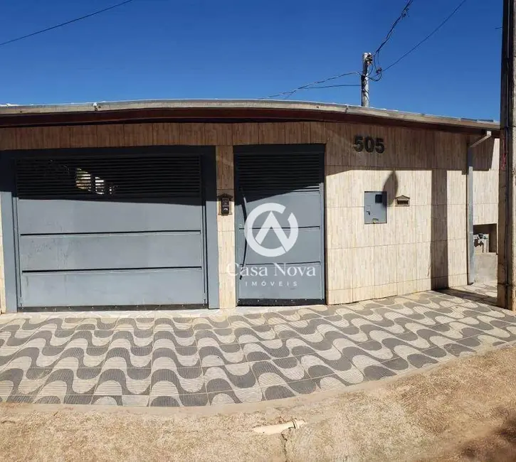 Foto 2 de Casa com 2 quartos à venda, 219m2 em Vila Nossa Senhora Aparecida, Pouso Alegre - MG