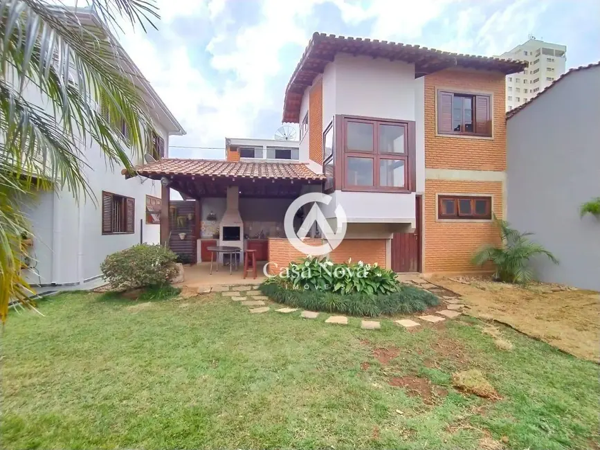 Foto 1 de Casa com 4 quartos à venda, 487m2 em Jardim Noronha, Pouso Alegre - MG