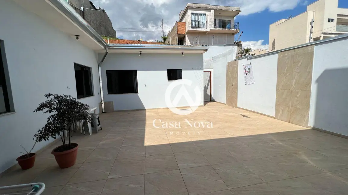 Casa com 3 quartos à venda, 300m2 em Pouso Alegre - MG - imagem 3 Foto 3 de Casa com 3 quartos à venda, 300m2 em Pouso Alegre - MG