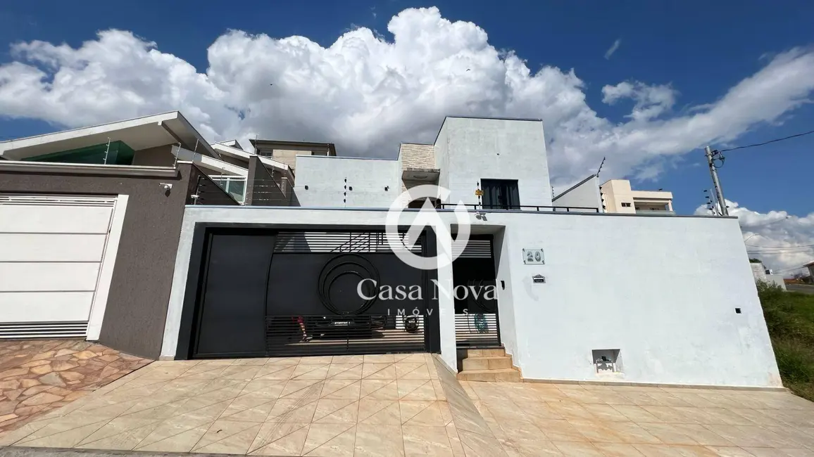 Foto 1 de Casa com 3 quartos à venda, 300m2 em Pouso Alegre - MG