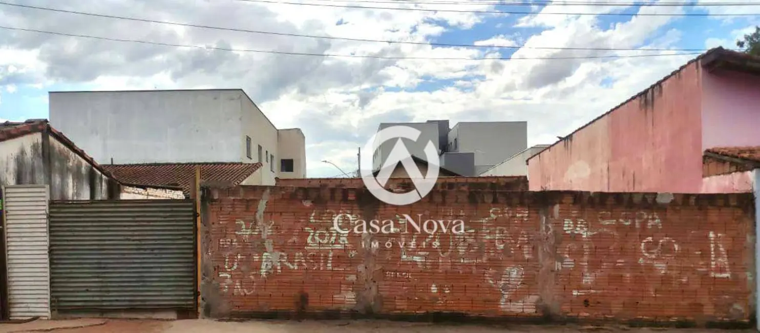 Foto 1 de Terreno / Lote à venda, 240m2 em Pouso Alegre - MG