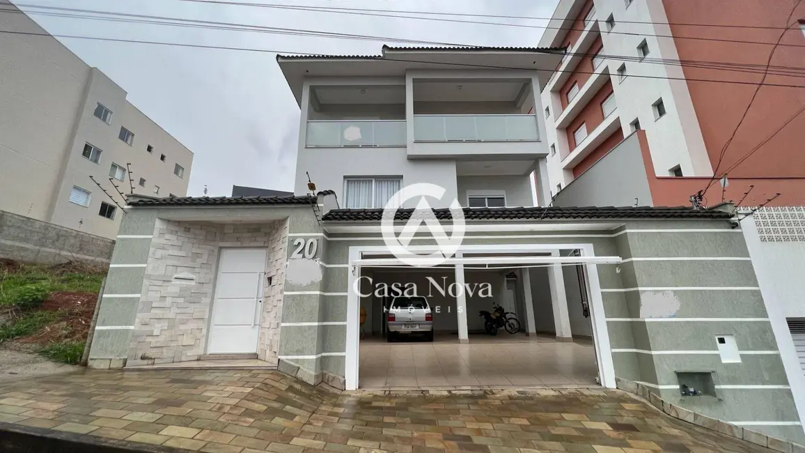Foto 1 de Casa com 4 quartos à venda, 500m2 em Pouso Alegre - MG