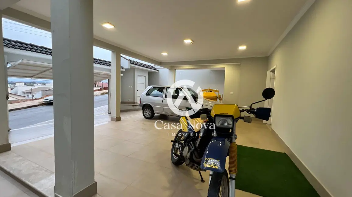 Foto 2 de Casa com 4 quartos à venda, 500m2 em Pouso Alegre - MG