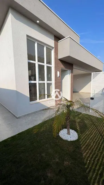 Foto 1 de Casa com 3 quartos à venda, 300m2 em Pouso Alegre - MG