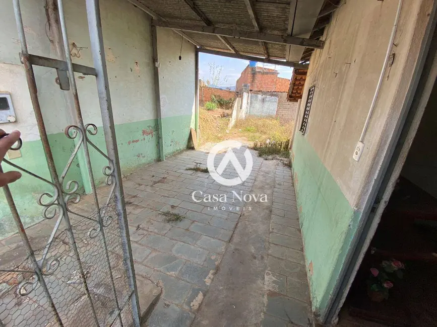 Casa com 2 quartos à venda, 219m2 em São João, Pouso Alegre - MG - imagem 2 Foto 2 de Casa com 2 quartos à venda, 219m2 em São João, Pouso Alegre - MG