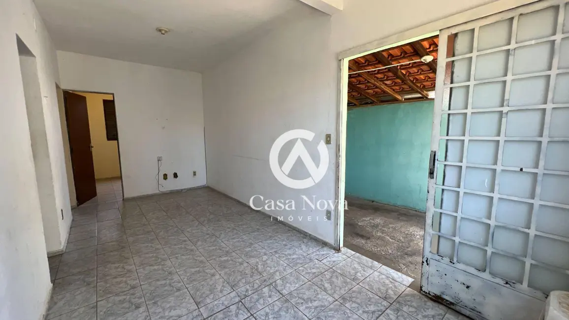 Foto 2 de Casa com 2 quartos à venda, 200m2 em Pouso Alegre - MG