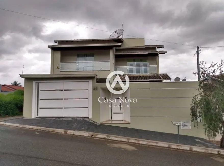 Foto 1 de Casa com 3 quartos à venda, 300m2 em Pouso Alegre - MG