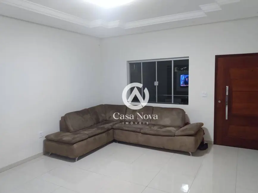 Foto 4 de Casa com 3 quartos à venda, 300m2 em Pouso Alegre - MG
