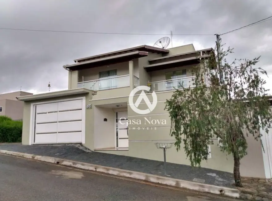Foto 2 de Casa com 3 quartos à venda, 300m2 em Pouso Alegre - MG