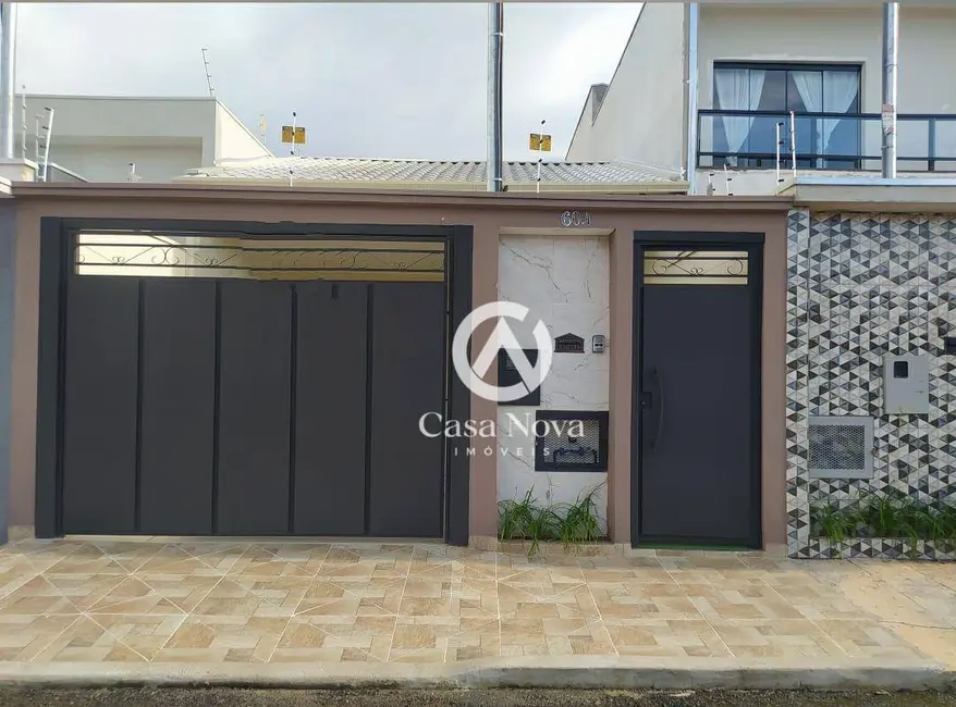 Foto 1 de Casa com 3 quartos à venda, 156m2 em São Carlos, Pouso Alegre - MG