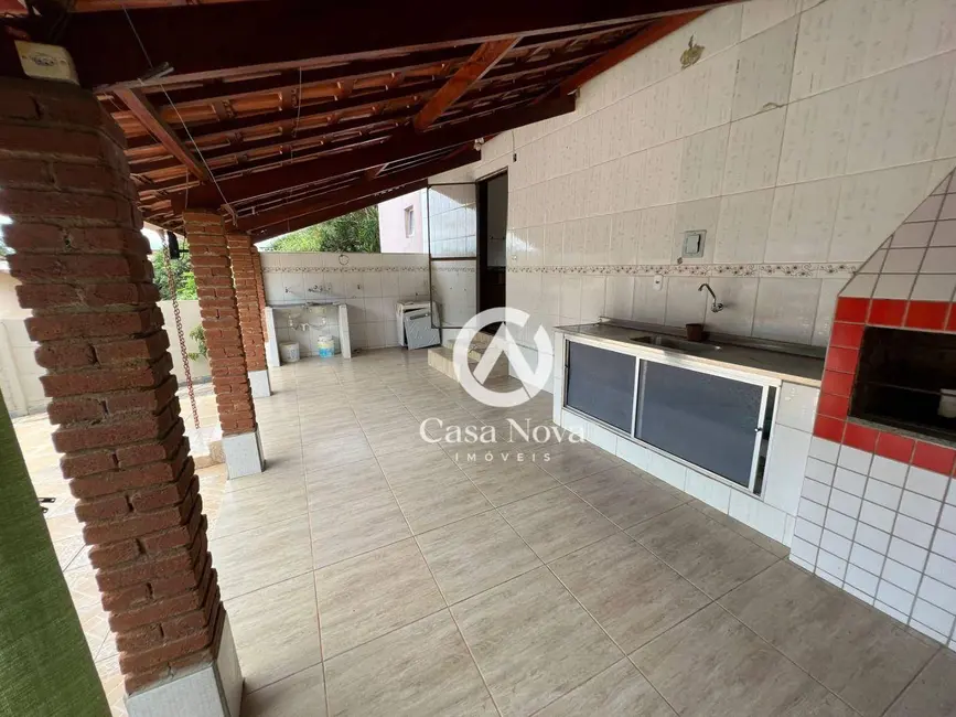 Foto 3 de Casa com 4 quartos à venda, 720m2 em Pouso Alegre - MG