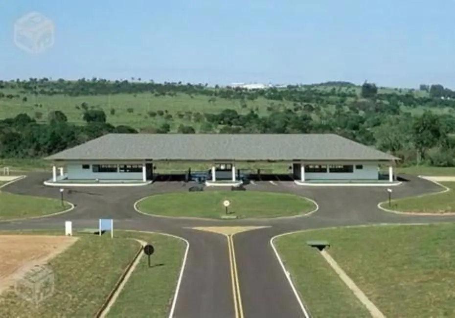 Foto 2 de Terreno / Lote à venda, 450m2 em Paranapanema - SP