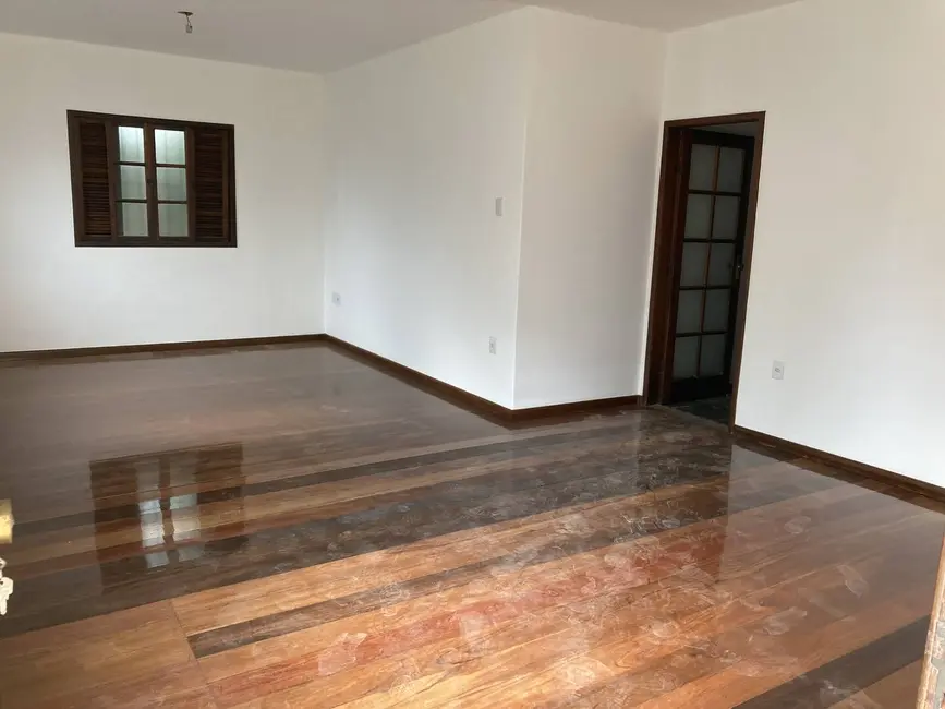 Casa com 5 quartos para alugar, 120m2 em Parque Califórnia, Campos Dos Goytacazes - RJ - imagem 3 Foto 3 de Casa com 5 quartos para alugar, 120m2 em Parque Califórnia, Campos Dos Goytacazes - RJ