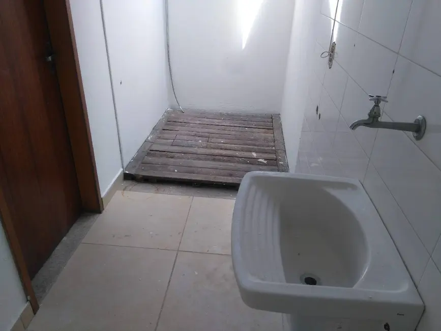 Casa com 2 quartos para alugar, 82m2 em Campos Dos Goytacazes - RJ - imagem 6 Foto 6 de Casa com 2 quartos para alugar, 82m2 em Campos Dos Goytacazes - RJ