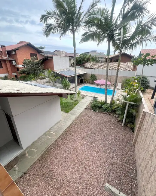 Casa com 6 quartos à venda, 358m2 em Torres - RS - imagem 3 Foto 3 de Casa com 6 quartos à venda, 358m2 em Torres - RS