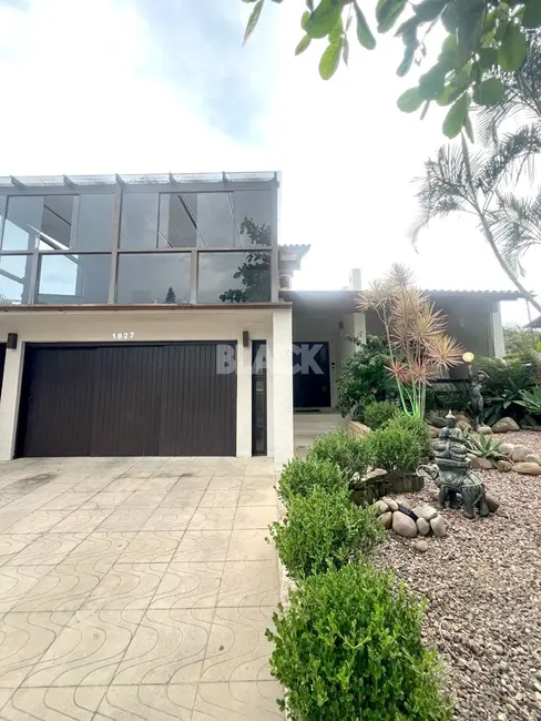 Casa com 6 quartos à venda, 358m2 em Torres - RS - imagem 2 Foto 2 de Casa com 6 quartos à venda, 358m2 em Torres - RS