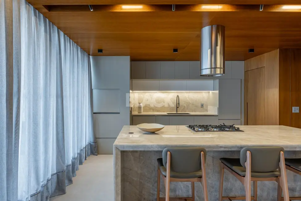 Foto 4 de Casa com 4 quartos à venda, 322m2 em Torres - RS