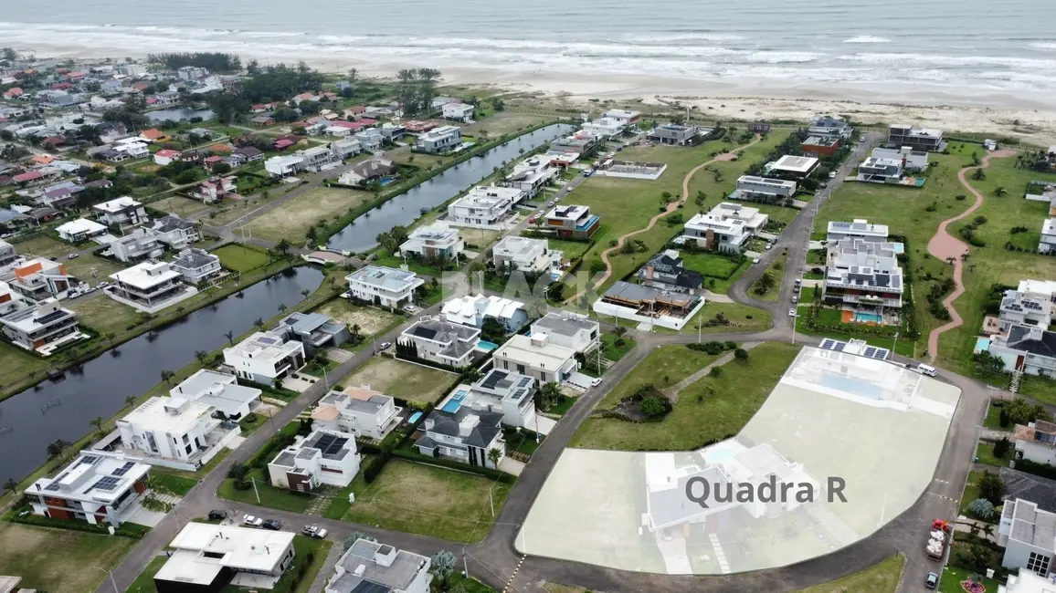 Foto 1 de Terreno / Lote à venda, 600m2 em Torres - RS