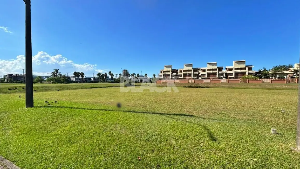 Foto 1 de Terreno / Lote à venda, 492m2 em Torres - RS