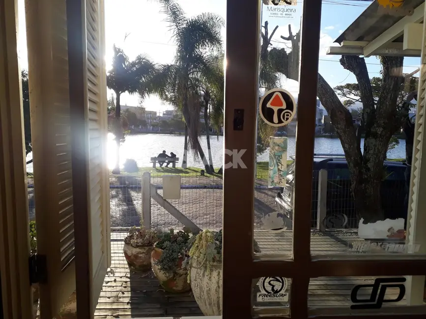 Casa com 3 quartos à venda, 141m2 em Centro, Torres - RS - imagem 4 Foto 4 de Casa com 3 quartos à venda, 141m2 em Centro, Torres - RS
