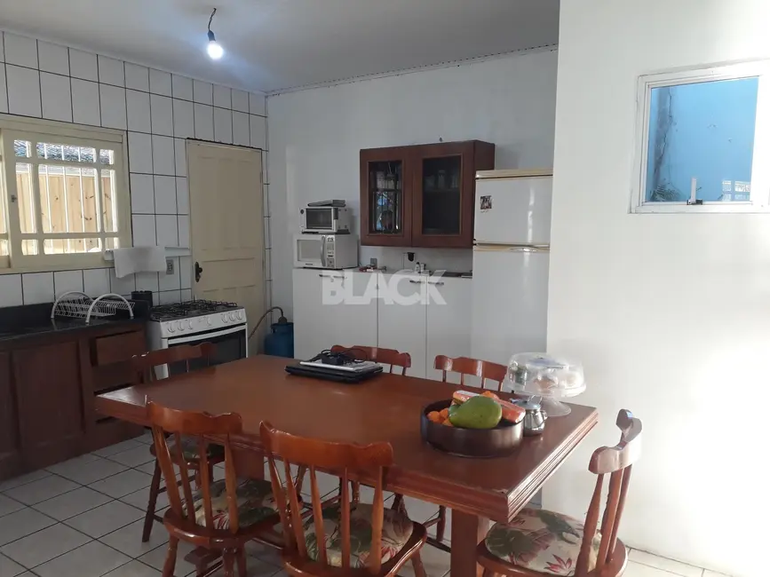 Casa com 3 quartos à venda, 141m2 em Centro, Torres - RS - imagem 9 Foto 9 de Casa com 3 quartos à venda, 141m2 em Centro, Torres - RS