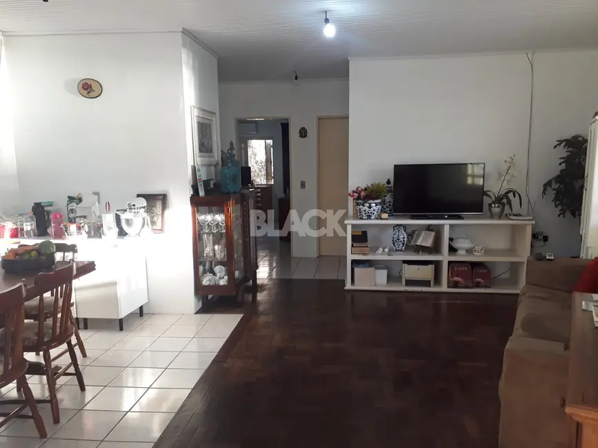 Casa com 3 quartos à venda, 141m2 em Centro, Torres - RS - imagem 8 Foto 8 de Casa com 3 quartos à venda, 141m2 em Centro, Torres - RS