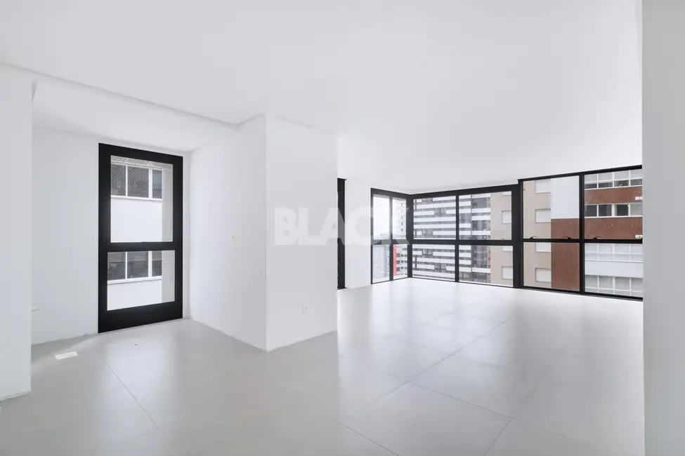 Apartamento com 2 quartos à venda, 98m2 em Centro, Torres - RS - imagem 2 Foto 2 de Apartamento com 2 quartos à venda, 98m2 em Centro, Torres - RS