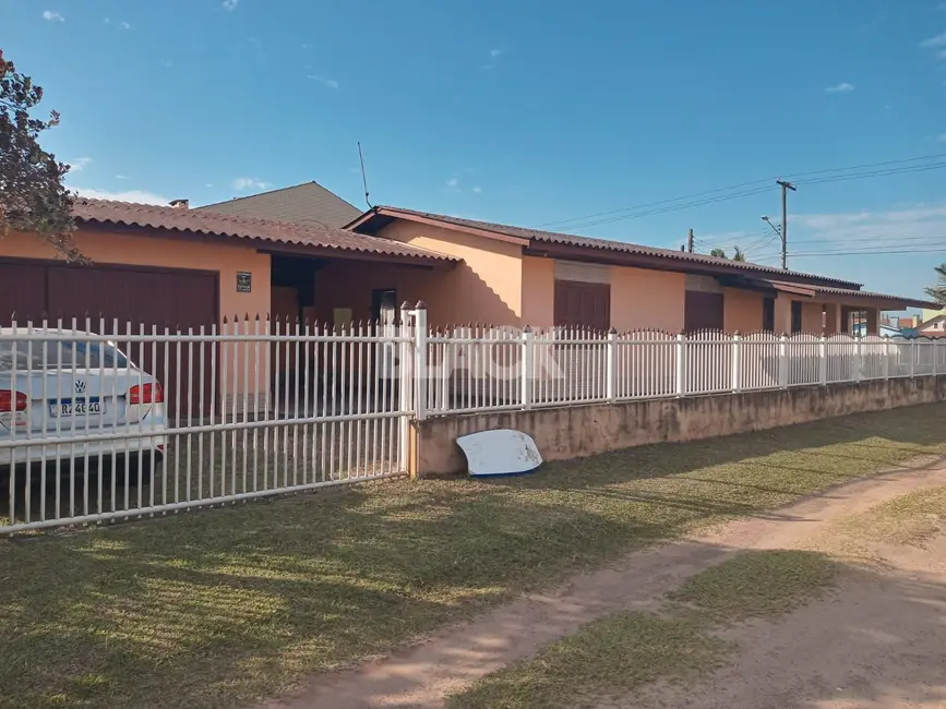 Foto 1 de Casa com 3 quartos à venda, 300m2 em Torres - RS