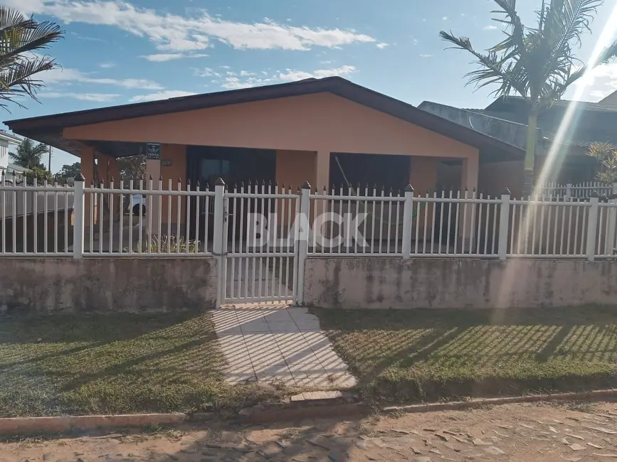 Foto 1 de Casa com 3 quartos à venda, 300m2 em Torres - RS