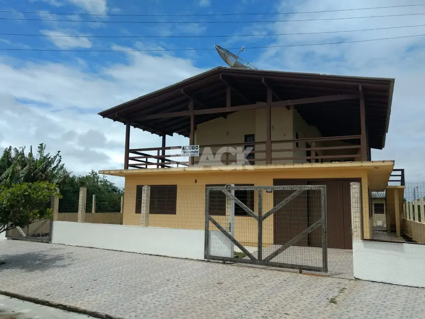 Foto 1 de Casa com 4 quartos à venda, 350m2 em Torres - RS