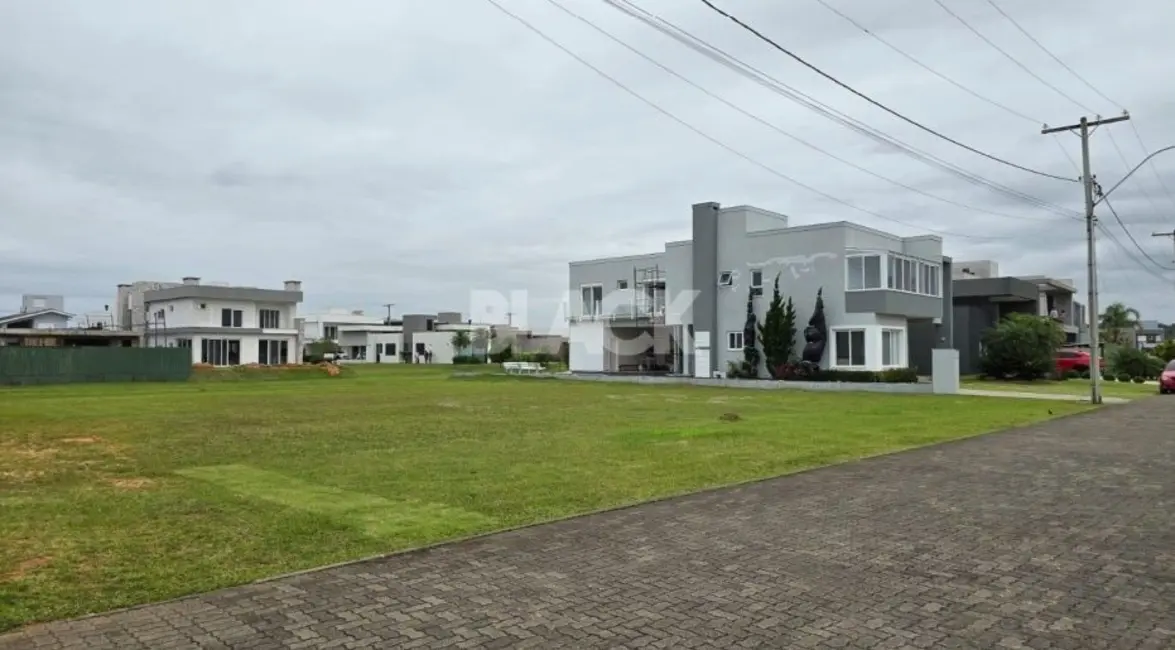 Foto 1 de Terreno / Lote à venda, 432m2 em Torres - RS