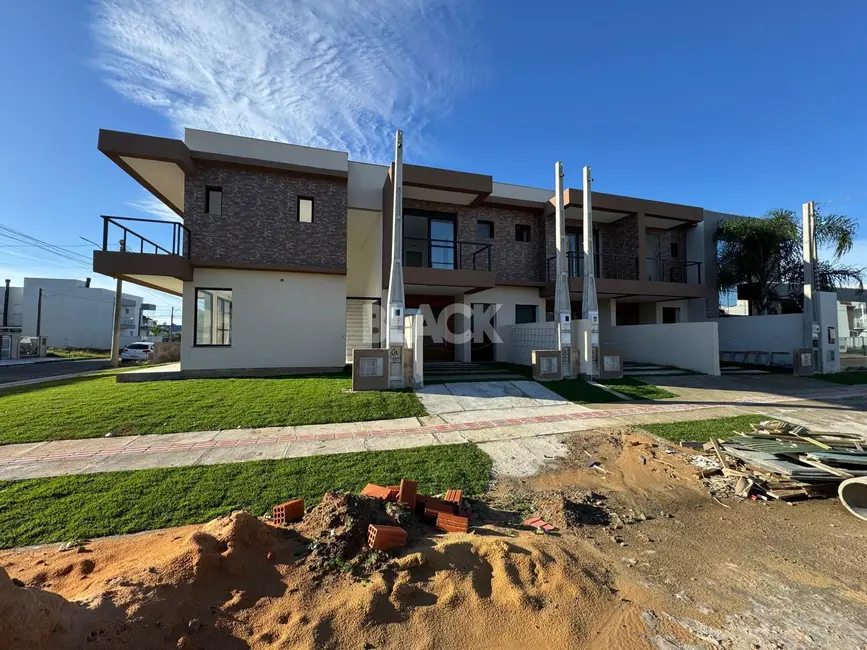 Foto 1 de Casa com 2 quartos à venda, 84m2 em Torres - RS