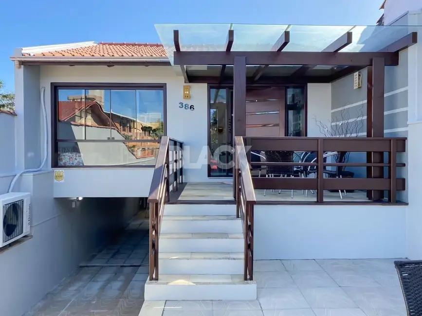 Casa com 4 quartos à venda, 310m2 em Torres - RS - imagem 2 Foto 2 de Casa com 4 quartos à venda, 310m2 em Torres - RS