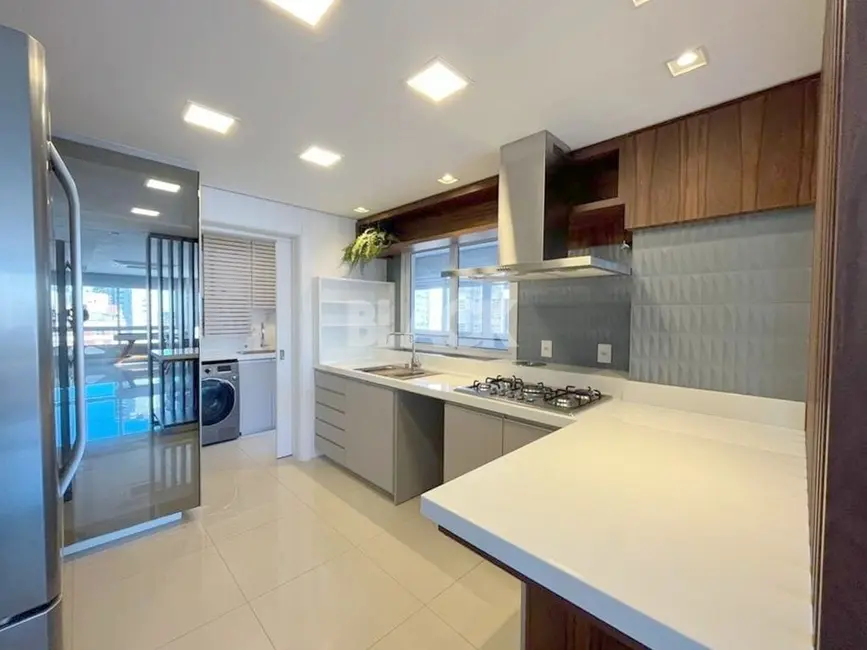 Apartamento com 4 quartos à venda, 216m2 em Torres - RS - imagem 9 Foto 9 de Apartamento com 4 quartos à venda, 216m2 em Torres - RS