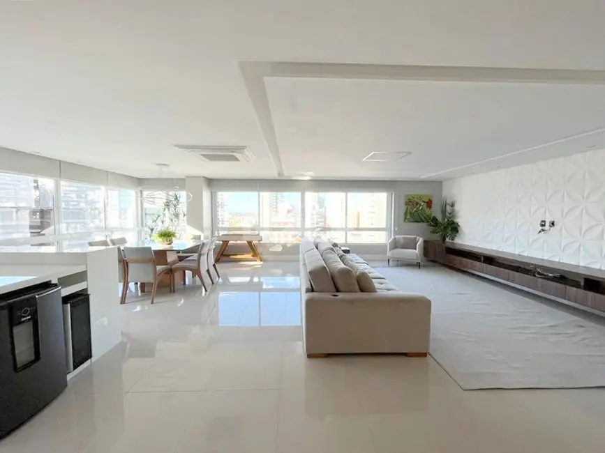 Apartamento com 4 quartos à venda, 216m2 em Torres - RS - imagem 4 Foto 4 de Apartamento com 4 quartos à venda, 216m2 em Torres - RS