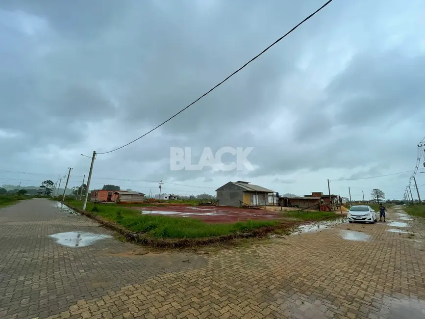 Foto 1 de Terreno / Lote à venda, 360m2 em Torres - RS