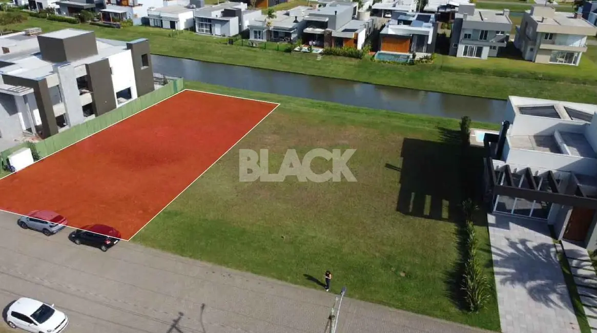 Foto 1 de Terreno / Lote à venda, 429m2 em Torres - RS