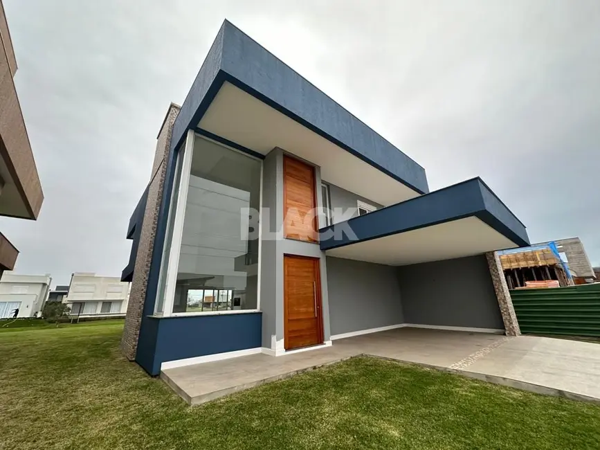Foto 1 de Casa de Condomínio com 4 quartos à venda, 306m2 em Torres - RS