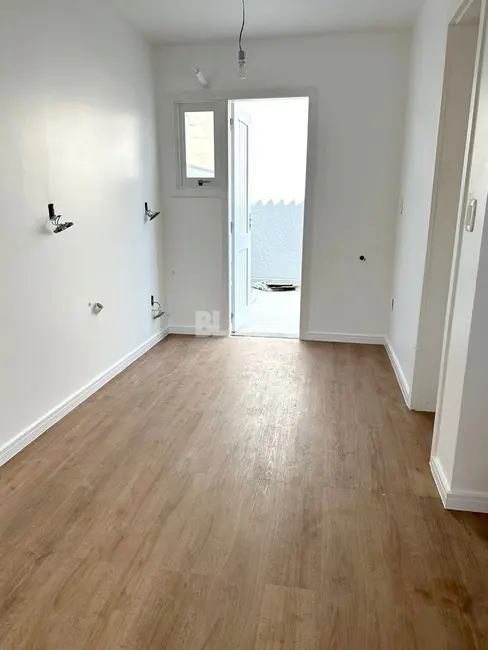 Casa com 2 quartos à venda, 54m2 em Torres - RS - imagem 4 Foto 4 de Casa com 2 quartos à venda, 54m2 em Torres - RS