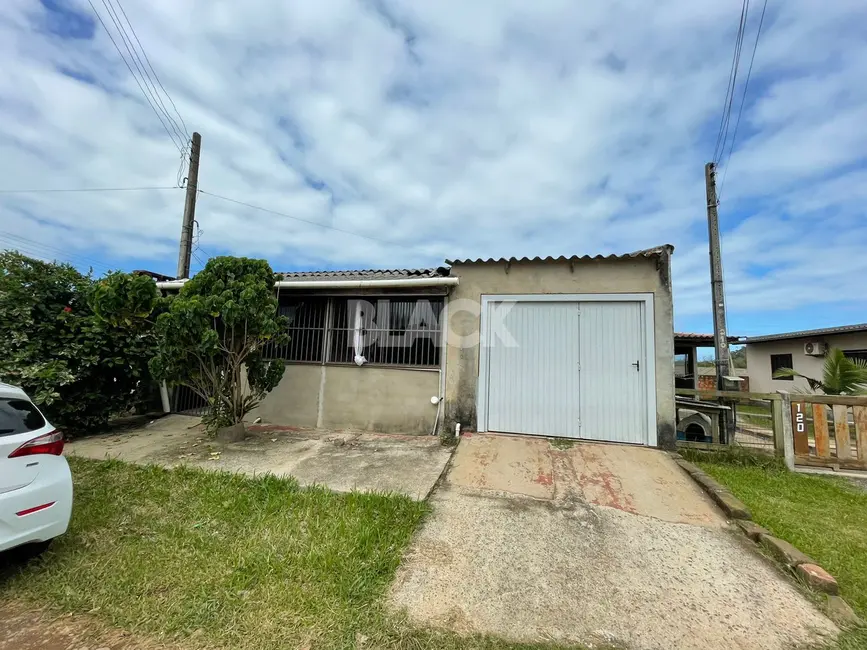 Foto 1 de Casa com 2 quartos à venda, 100m2 em Torres - RS