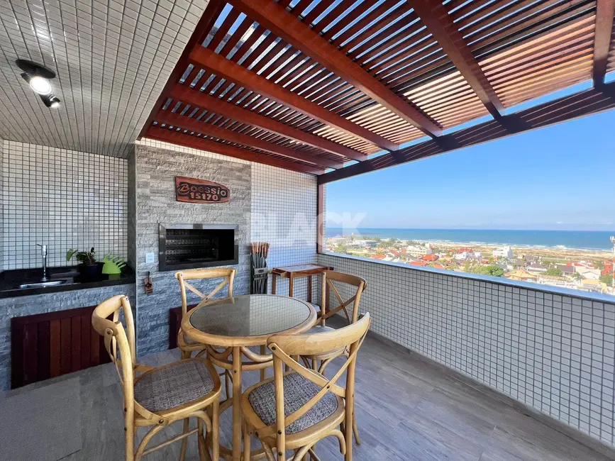 Foto 1 de Cobertura com 4 quartos à venda, 318m2 em Torres - RS