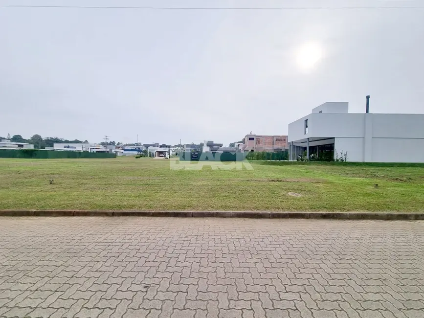 Foto 1 de Terreno / Lote à venda, 462m2 em Torres - RS