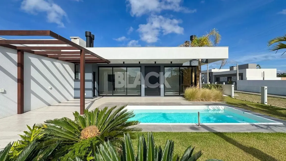 Foto 1 de Casa com 3 quartos à venda, 200m2 em Passo De Torres - SC