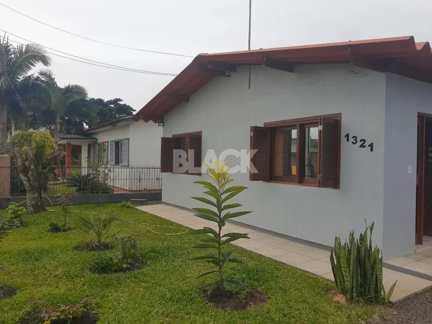 Foto 1 de Casa com 4 quartos à venda, 200m2 em Torres - RS