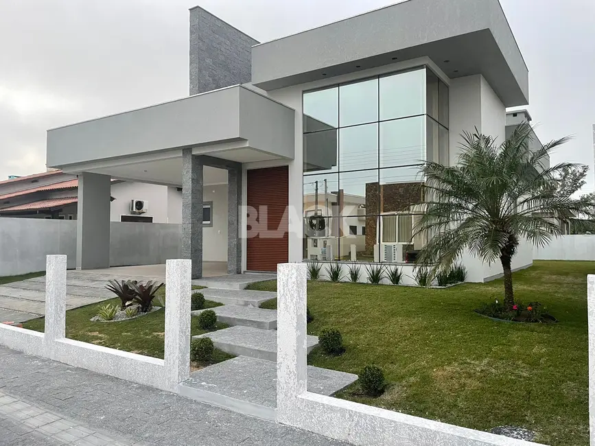Foto 1 de Casa com 3 quartos à venda, 162m2 em Passo De Torres - SC