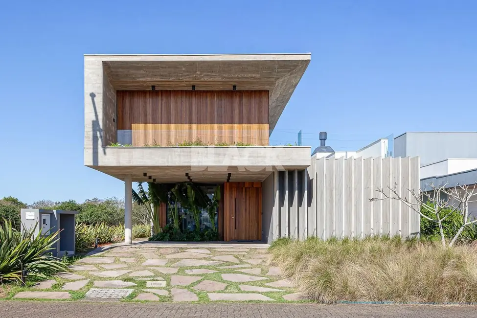 Casa de Condomínio com 4 quartos à venda, 368m2 em Torres - RS - imagem 1 Foto 1 de Casa de Condomínio com 4 quartos à venda, 368m2 em Torres - RS