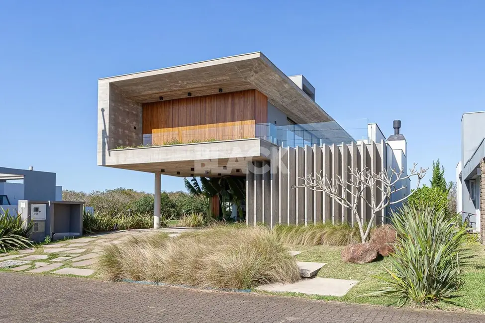 Casa de Condomínio com 4 quartos à venda, 368m2 em Torres - RS - imagem 2 Foto 2 de Casa de Condomínio com 4 quartos à venda, 368m2 em Torres - RS