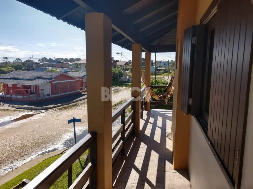 Foto 6 de Casa com 3 quartos à venda, 230m2 em Torres - RS